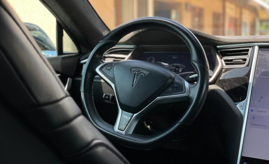 Tesla Model S 90D