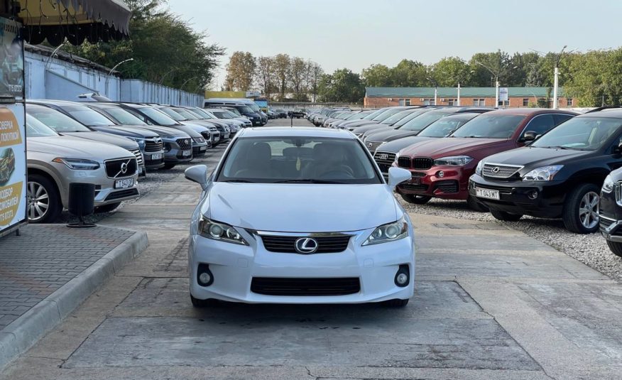 Lexus CT200h