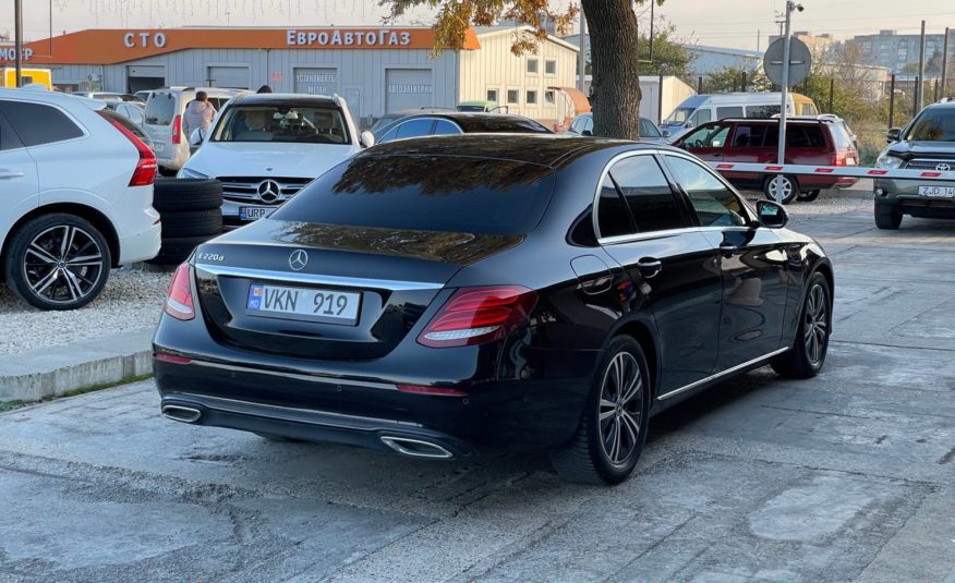 Mercedes Benz E220