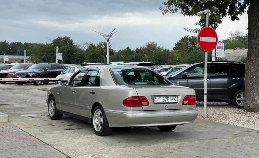 Mercedes Benz W210