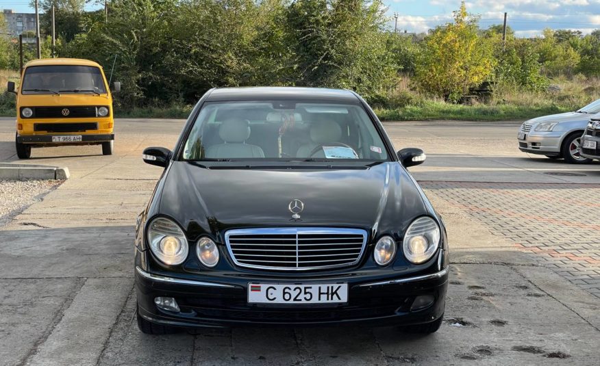 Mercedes Benz E320 (W211)