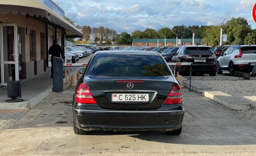 Mercedes Benz E320 (W211)