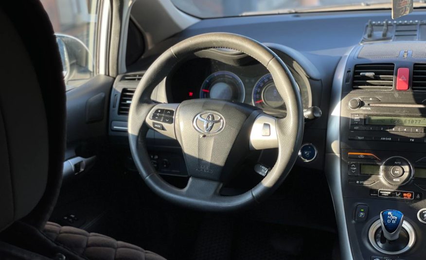 Toyota Auris Hybrid