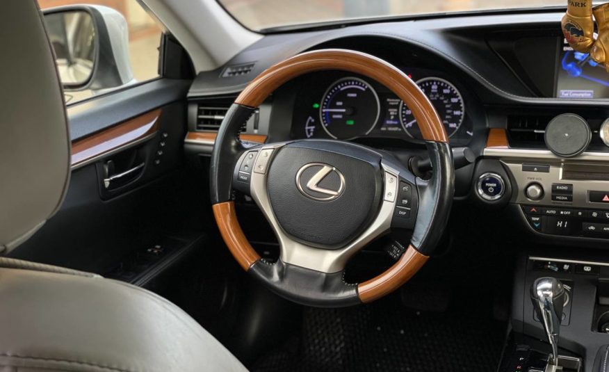 Lexus ES300h