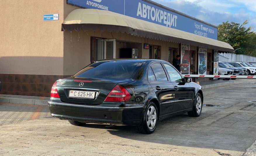 Mercedes Benz E320 (W211)