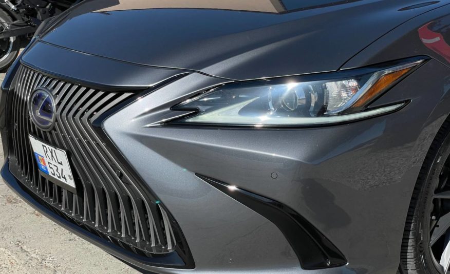 Lexus ES300h