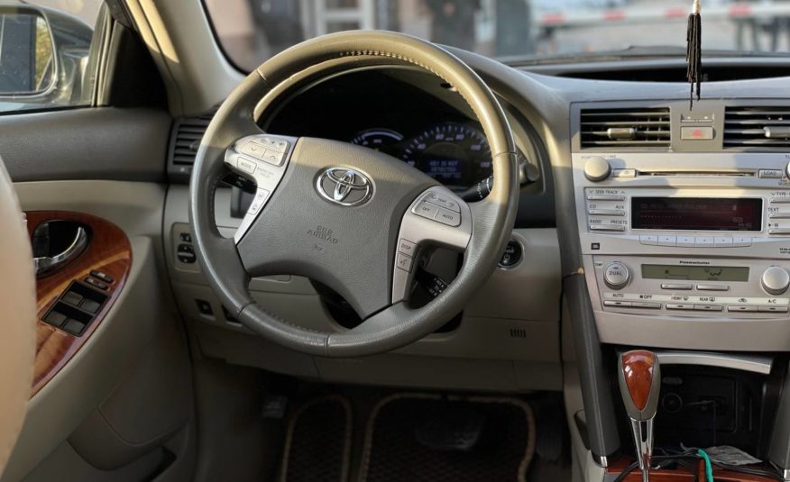 Toyota Camry Hybrid