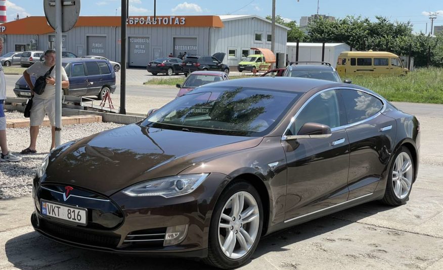 Tesla Model S P85