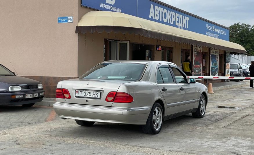 Mercedes Benz W210