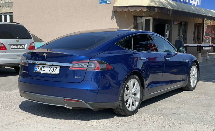 Tesla Model S 85D