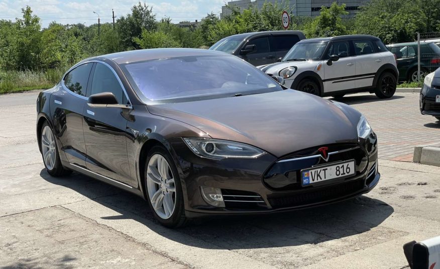 Tesla Model S P85