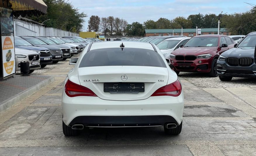 Mercedes Benz CLA200