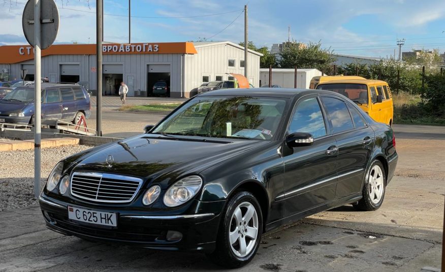 Mercedes Benz E320 (W211)