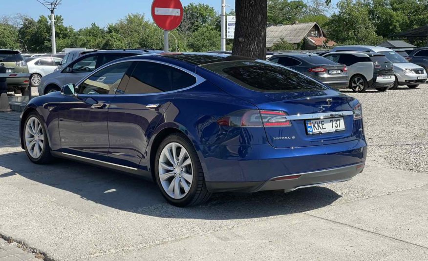 Tesla Model S 85D