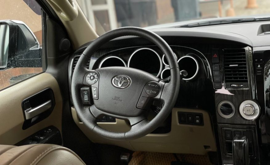 Toyota Sequoia