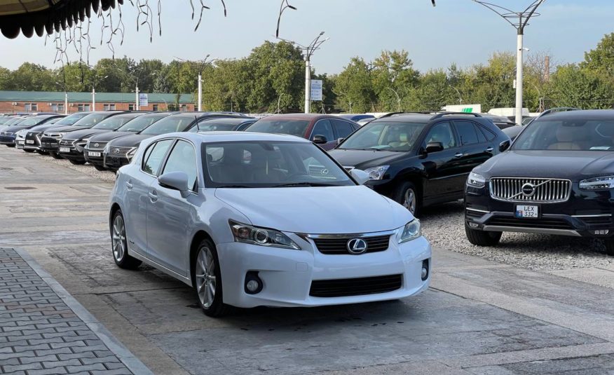 Lexus CT200h