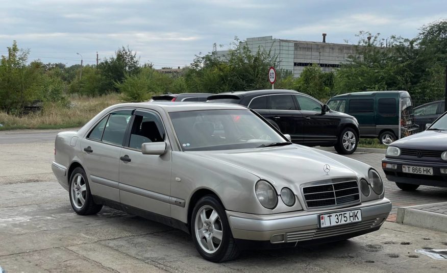 Mercedes Benz W210