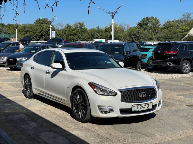 Infiniti Q70 Long