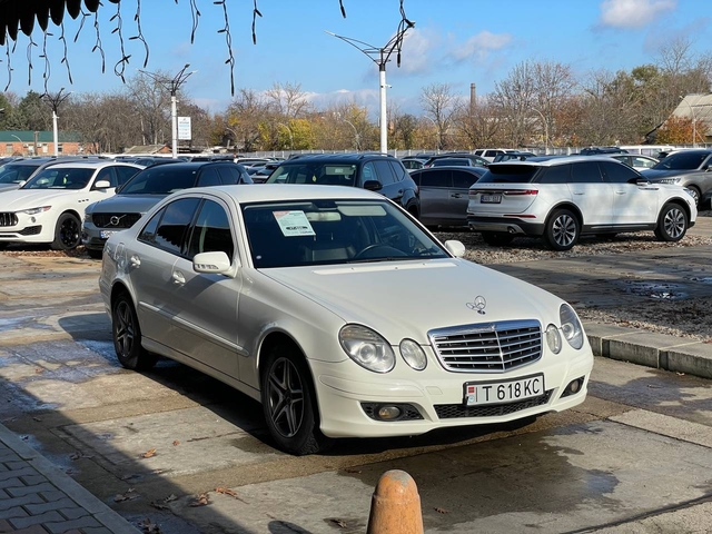 Mercedes Benz W211 E200