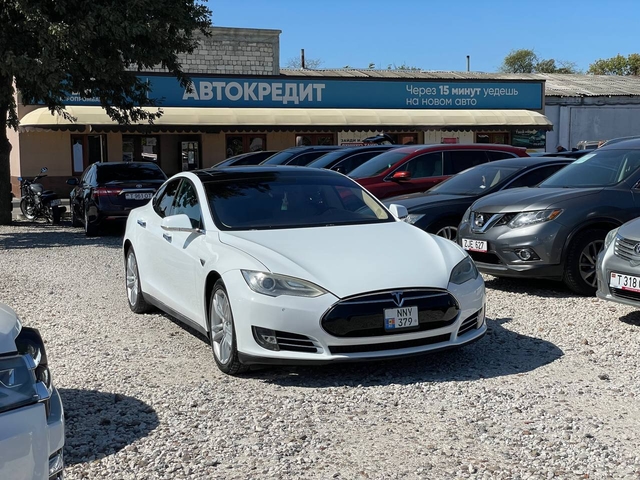 Tesla Model S 85
