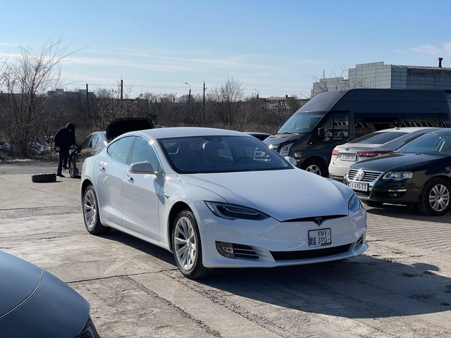 Tesla Model S 90D