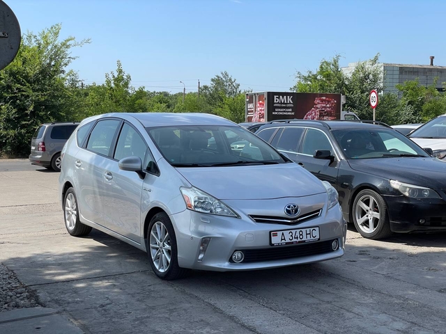 Toyota Prius V Hybrid