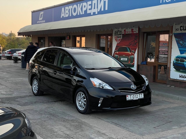 Toyota Prius V Hybrid