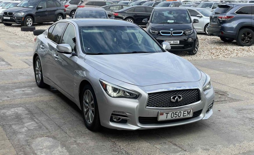 Infiniti Q50 Hybrid