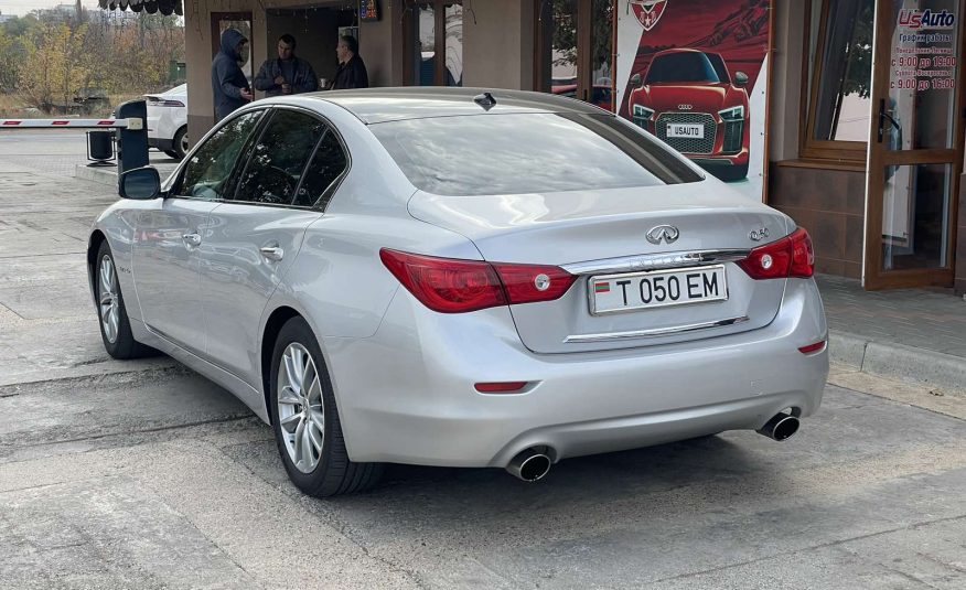 Infiniti Q50 Hybrid