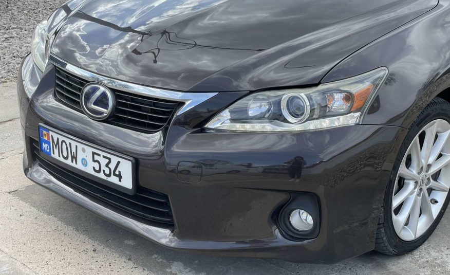 Lexus CT200h