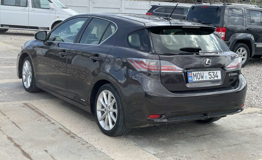 Lexus CT200h