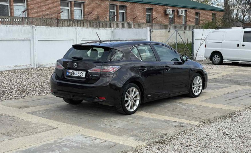 Lexus CT200h