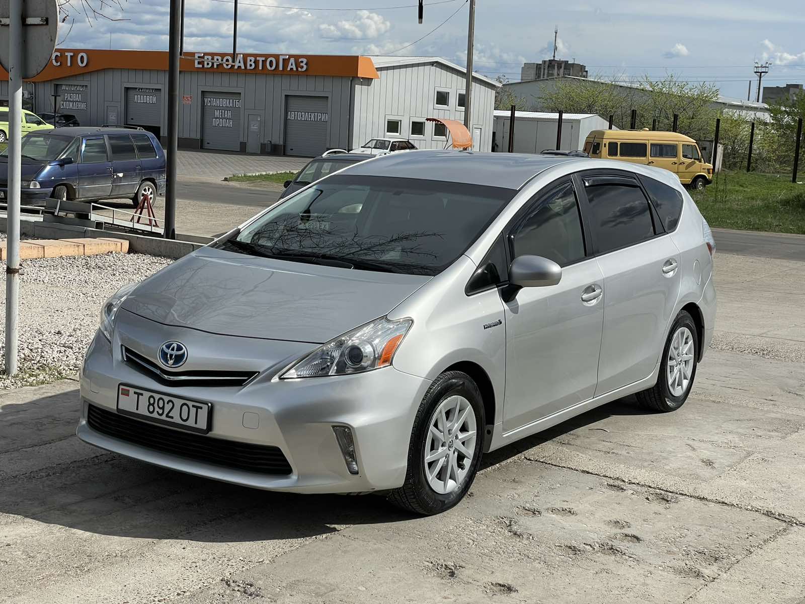 Toyota Prius V HYBRID