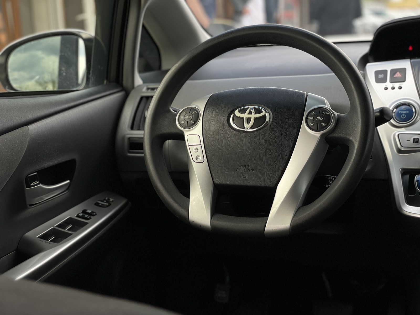 Toyota Prius V HYBRID