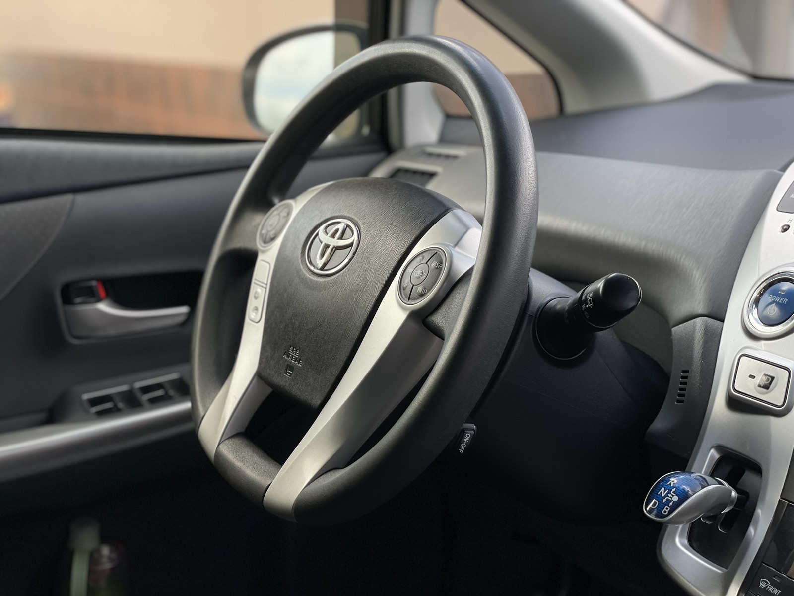 Toyota Prius V HYBRID