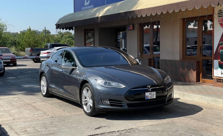 Tesla Model S 85