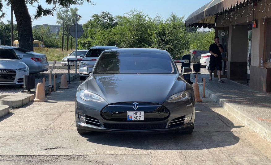 Tesla Model S 85