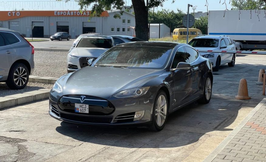 Tesla Model S 85