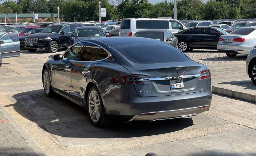 Tesla Model S 85