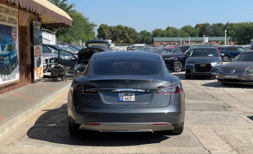 Tesla Model S 85