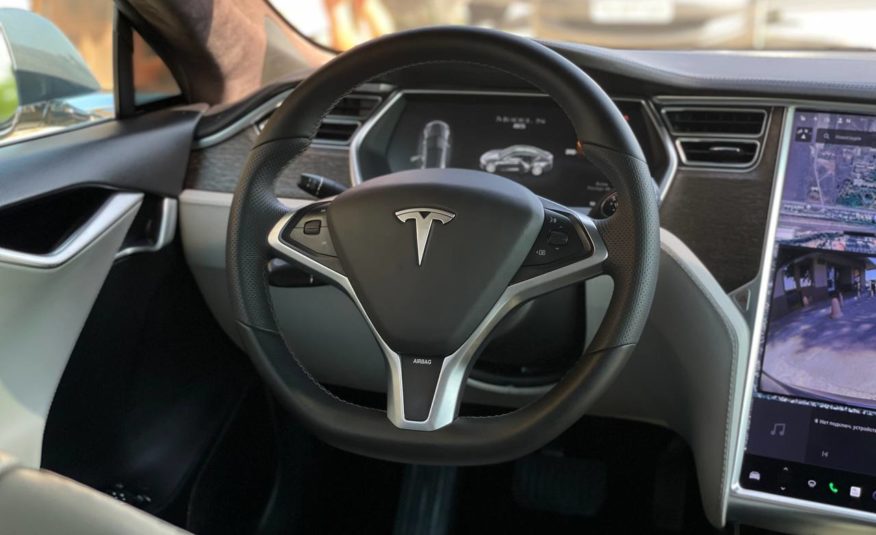 Tesla Model S 85