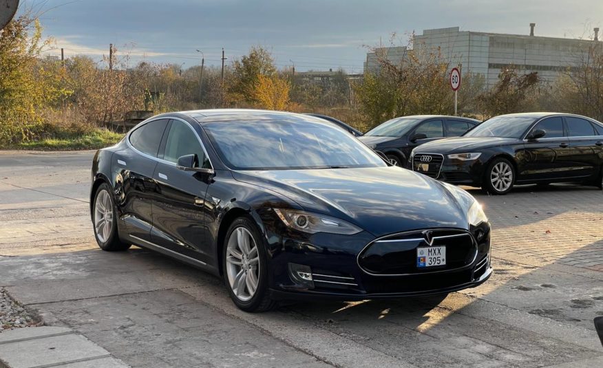 Tesla Model S 85