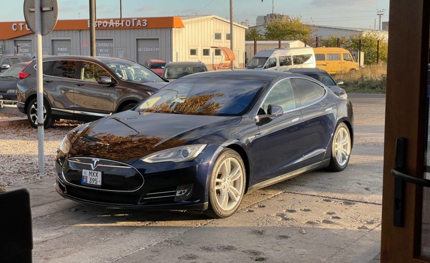 Tesla Model S 85