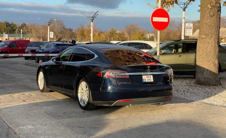 Tesla Model S 85