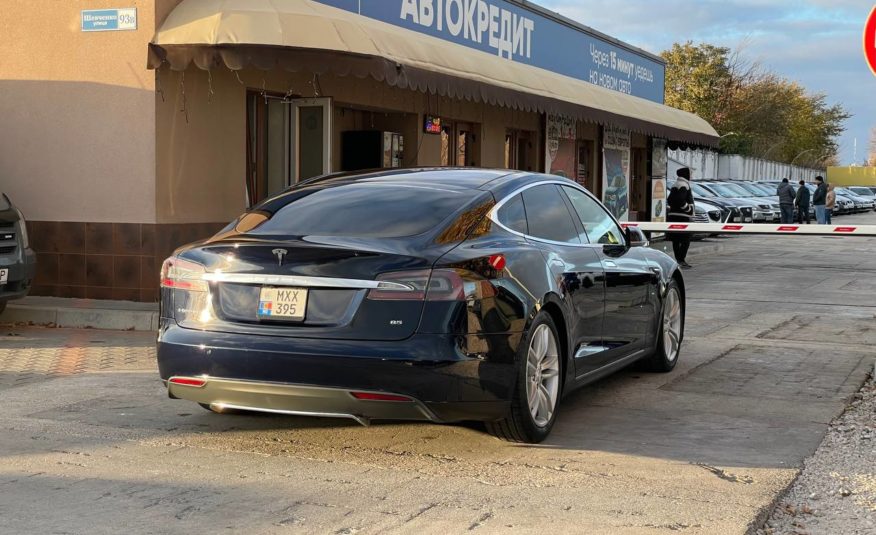 Tesla Model S 85