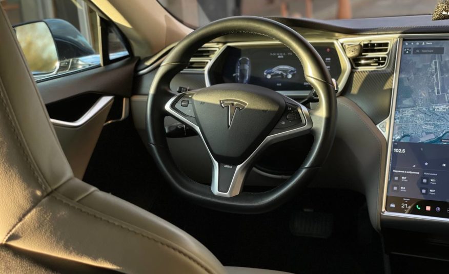 Tesla Model S 85