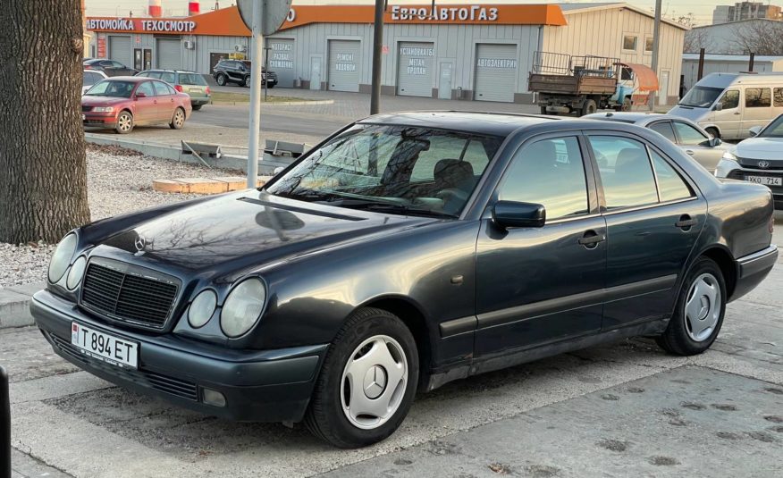 Mercedes Benz W210 E220