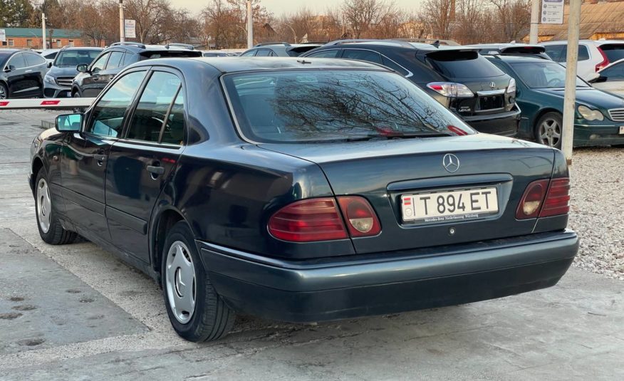 Mercedes Benz W210 E220