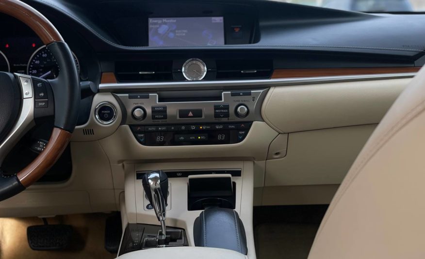 Lexus ES300h