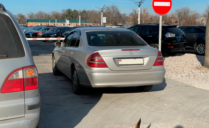 Mercedes Benz W211 E220